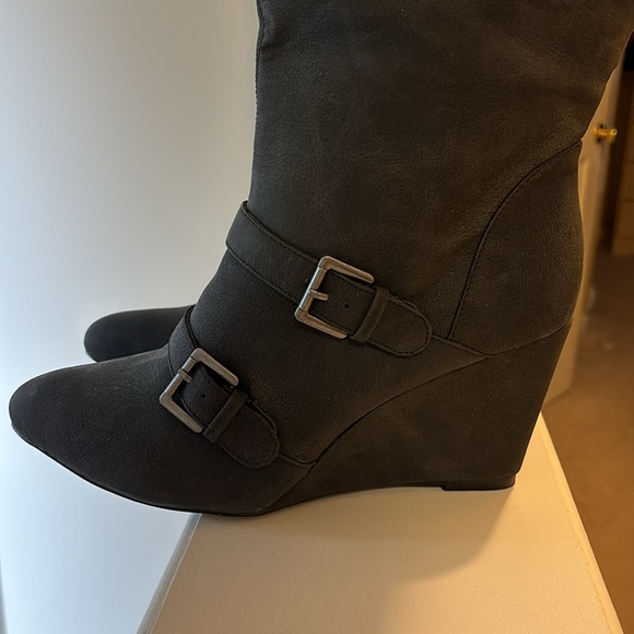 Tall wedge boots, never worn - Picture 3 of 7